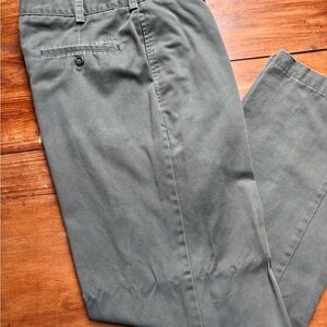 Izod Gray American  33x32 Chinos Classic Straight-Leg